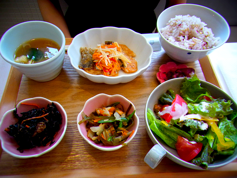 도쿄맛집 건강 일본 가정식 유토리 카페